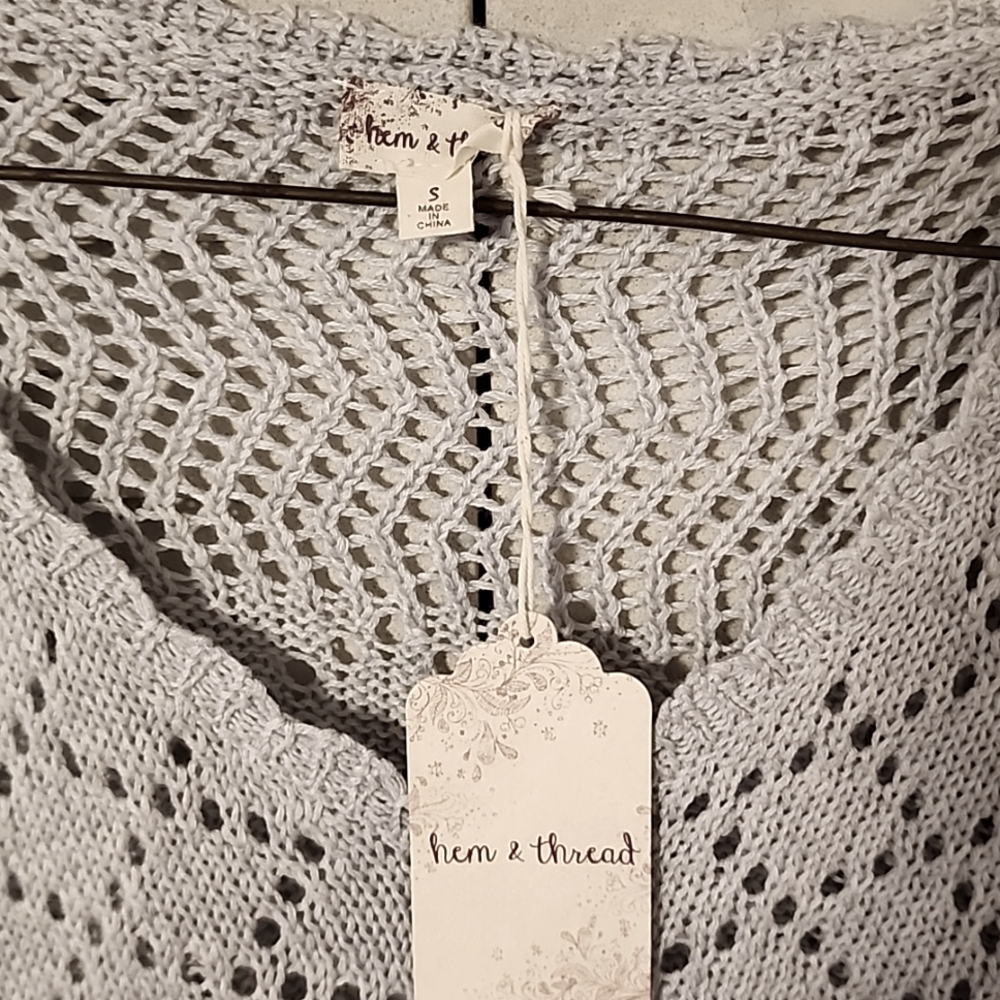 Light gray blue knit sweater size small from hem & thread